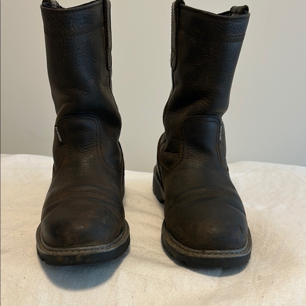 WOLVERINE WORK BOOTS. MENS US 9